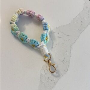 Daisy Macrame Wristlet Keychain